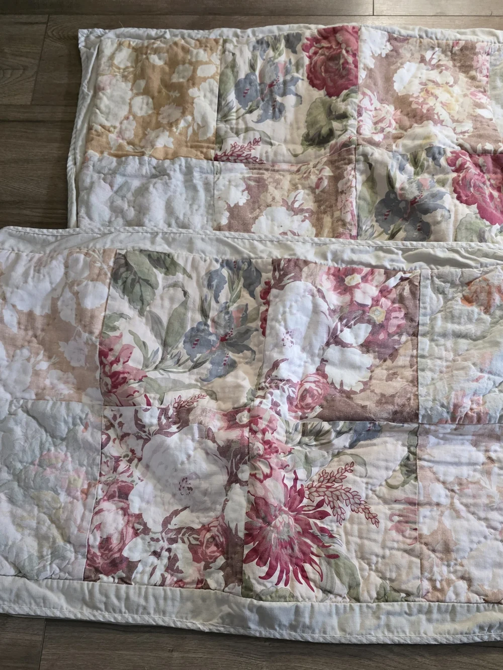 Pottery Barn Carolina Floral Patchwork Quilt King Pillow Shams